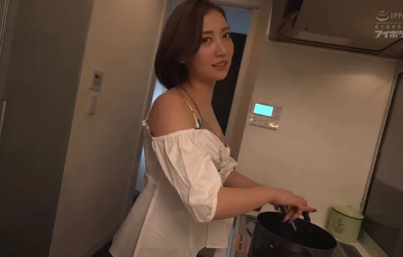 Cậu em ông xã trúng số và người vợ sắp cưới của anh trai có chiếc lưỡi điêu luyện