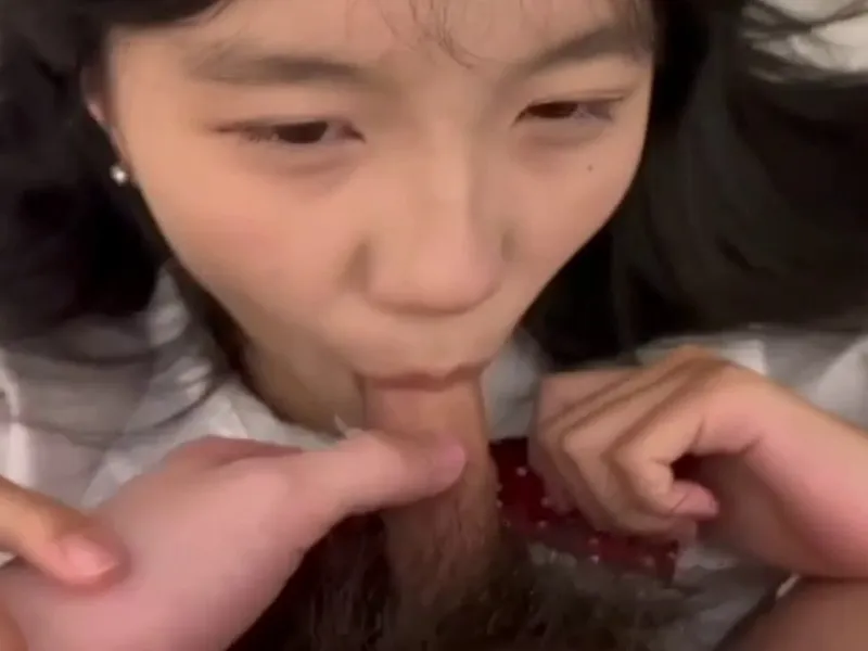 Em loli dễ thương mút cục thịt biến em thành con em đào dâm dục p2